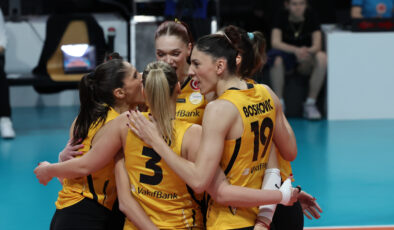 VakıfBank, AXA Sigorta Kupa Voley’de Yarı Finalde! Zeren Spor’u 3-1 Mağlup Etti
