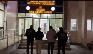 İzmir’de Polisim Diyerek Soygun Yapanlar Yakalandı: 2 Tutuklama