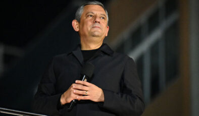 Özgür Özel’den ‘Millet İradesine Sahip Çıkıyor’ Mitinginde Sert Mesajlar: Yoksulluk, İran ve Yerel Yönetimlere Vurgu