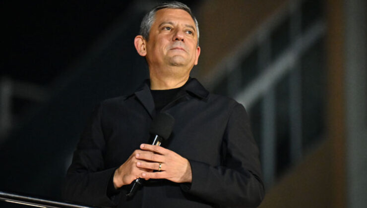 Özgür Özel’den ‘Millet İradesine Sahip Çıkıyor’ Mitinginde Sert Mesajlar: Yoksulluk, İran ve Yerel Yönetimlere Vurgu