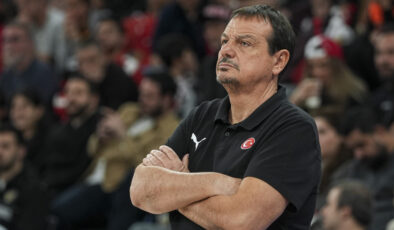 Ergin Ataman’dan Dünya Kupası Hedefleri: Sırbistan Galibiyeti ve Milli Takım Performansı Değerlendirildi