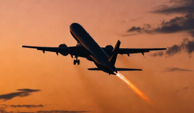 İsrail-İran Gerilimi Havacılık Sektörünü Vurdu: Binlerce Uçuş İptal, Hisse Senetleri Çakıldı