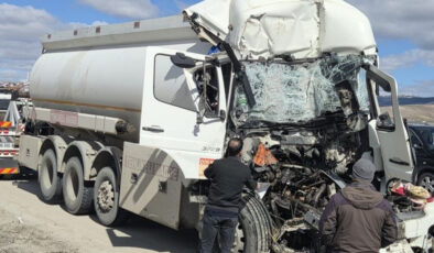 Ankara ve Avcılar’da Feci Kazalar: Tanker Şoförü Hayatını Kaybetti, Otomobil Binadan Düştü