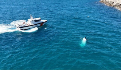 Alanya’da Balıkçı Teknesi Battı: 3 Kişi Son Anda Kurtuldu, Batma Anı Havadan Görüntülendi