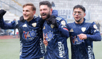 Erzurumspor FK, Manisa FK’yi Gol Yağmuruna Tuttu: 8-1’lik Galibiyet!