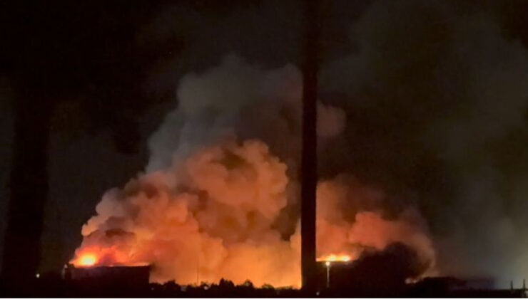 Kadirli Organize Sanayi’de Tavuk Kesimhanesi Yangınla Savaş Veriyor: İtfaiye Ekipleri Seferber Oldu