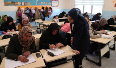 Öğretmen Gülistan Şimşek’ten Annelerin Okuma Yazma Hayallerine Umut Işığı