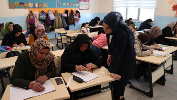 Öğretmen Gülistan Şimşek’ten Annelerin Okuma Yazma Hayallerine Umut Işığı