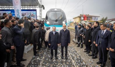 Türkiye’den Milli Hamle: İlk Milli Elektrikli Hızlı Tren Raylarda! Uraloğlu’ndan Açıklamalar