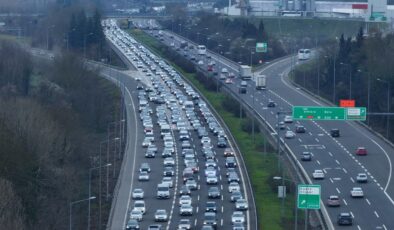 Bayram Dönüşü Trafiği: Anadolu Otoyolu ve D-100’de Yoğunluk Devam Ediyor