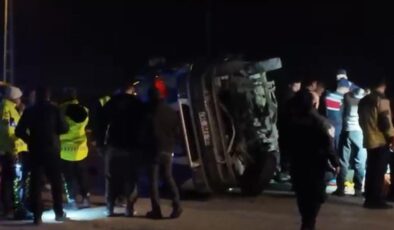 Ankara’da Feci Kaza: Minibüs ve Otomobil Çarpıştı, 2 Ölü, 12 Yaralı