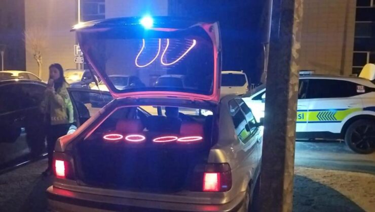 İnegöl Devlet Hastanesi Otoparkında Yüksek Sesli Müzik ve Cam Filmi Cezası: 24 Bin TL ve Trafikten Men