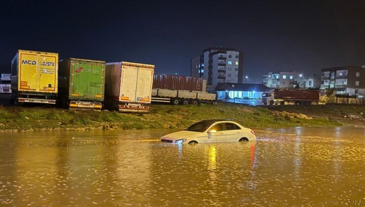 Şırnak’ta Sel: Cizre’de Şiddetli Yağışlar Araçları Mahsur Bıraktı, Kurtarma Çalışmaları Devam Ediyor