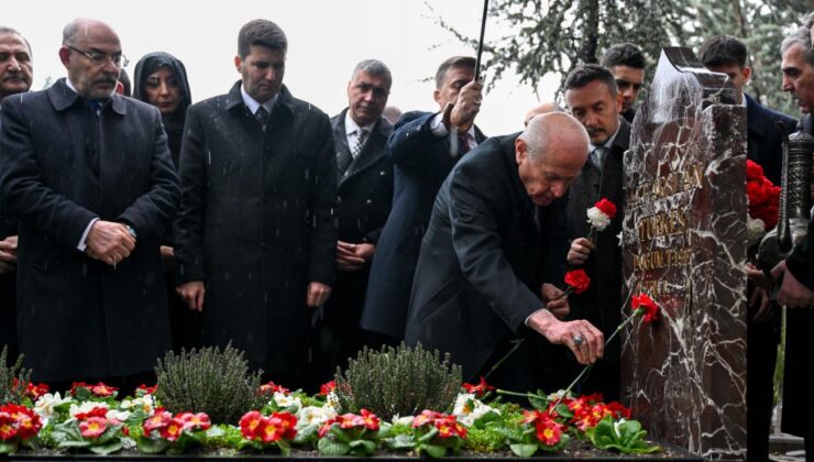 Devlet Bahçeli’den Bayram Ziyareti: Alparslan Türkeş’in Kabrinde Anma ve Geleceğe Dair Mesajlar