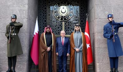 Milli Savunma Bakanı Güler, Katar Heyeti ile Bir Araya Geldi: Şehitler Anıldı, Başsağlığı Dilendi