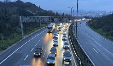 Bayram Dönüşü Trafiği: Anadolu Otoyolu ve D-100’de İstanbul Yönünde Yoğunluk