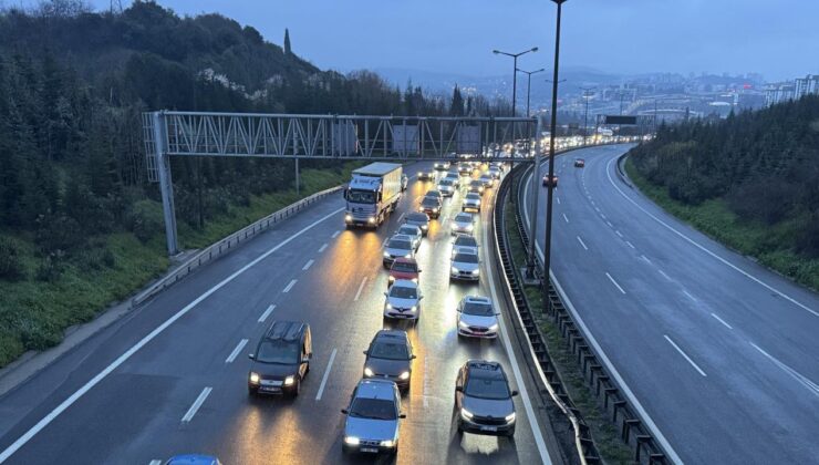 Bayram Dönüşü Trafiği: Anadolu Otoyolu ve D-100’de İstanbul Yönünde Yoğunluk