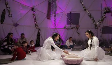 Bebek Tiyatrosu Türkiye’de İlk Kez Sahneleniyor: ‘Parla’ İle Minik Seyirciler Masalsı Bir Dünyaya Adım Atıyor