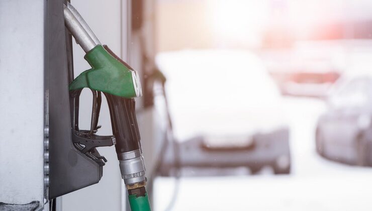 ABD’de Benzin Fiyatları Ağustos 2022’den Sonra İlk Kez 4 Doları Aştı: Akaryakıt Fiyatlarındaki Yükseliş Devam Ediyor