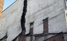 Sivas’ta Yıkım Faciası: Yıkım Esnasında Bitişik Bina Hasar Gördü, 21 Daire Tahliye Edildi