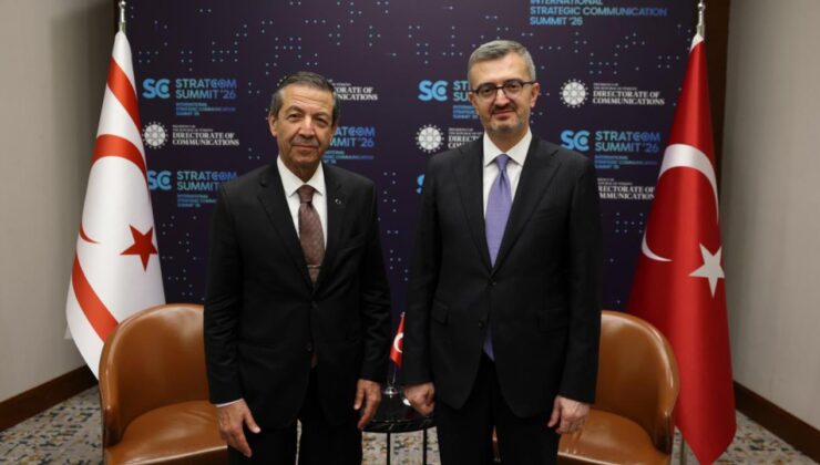 İletişim Başkanı Fahrettin Altun, STRATCOM Zirvesi 2026’da KKTC Dışişleri Bakanı Ertuğruloğlu ile Bir Araya Geldi: Kıbrıs Davası İçin Ortak İletişim Stratejileri Geliştirilecek