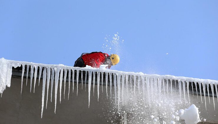 Kış Tehlikesine Karşı Çatıların Kahramanları: Buz Timi İşe Koyuldu