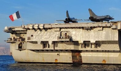 Fransa, Orta Doğu’daki Gerginlik Artarken Uçak Gemisi Charles de Gaulle’ü Doğu Akdeniz’e Sevk Etti