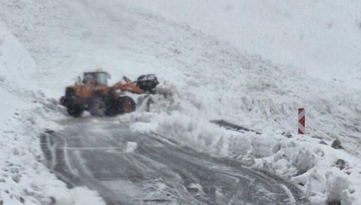 Şırnak-Hakkari Karayolu’nda Çığ: Suvara Kutra’da 40 Yolcu Mahsur Kaldı, Kurtarma Çalışmaları Devam Ediyor