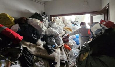 Bursa’da ‘Çöp Ev’ Temizliği: Kayıhan Mahallesi’nde 4 Kamyon Çöp Tahliye Edildi