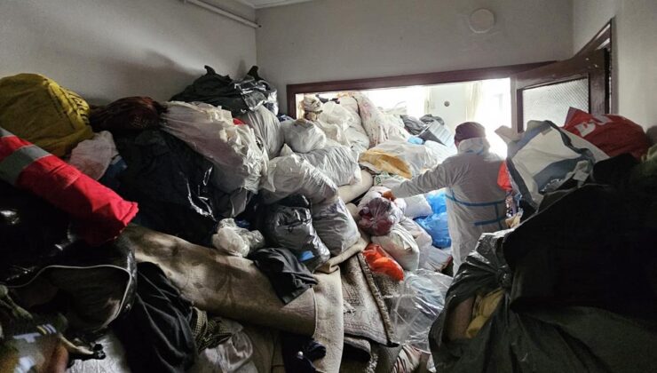 Bursa’da ‘Çöp Ev’ Temizliği: Kayıhan Mahallesi’nde 4 Kamyon Çöp Tahliye Edildi