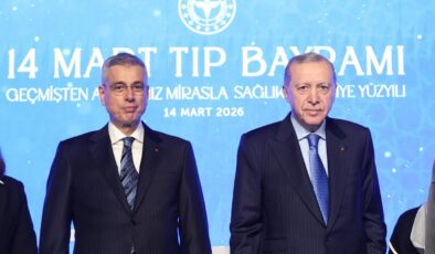 Sağlık Bakanı Memişoğlu’ndan Cumhurbaşkanı Erdoğan’a Tıp Bayramı’nda ‘El-Kanun fi’t-Tıbb’ Hediyesi