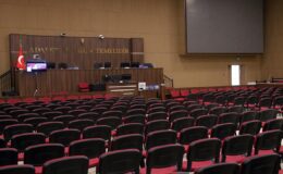 Antalya Büyükşehir Belediyesi Rüşvet Davası Başlıyor: Muhittin Böcek ve Oğlu Odağında Yolsuzluk İddiaları