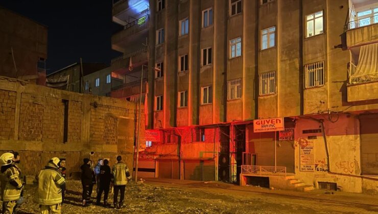 Diyarbakır’da 8 Katlı Bina Kolon Sesleri Nedeniyle Tahliye Edildi: Acil Durum Ekipleri İnceleme Başlattı