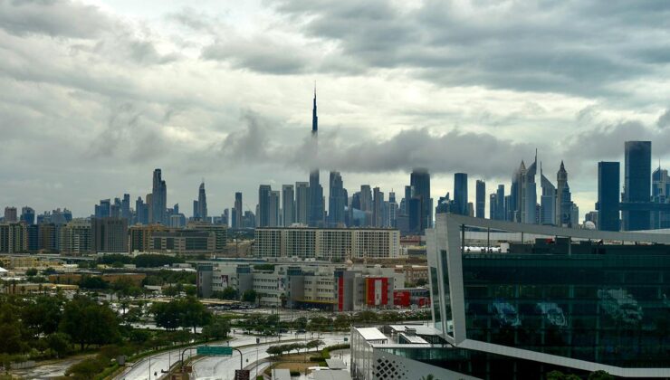 Hürmüz Krizi: ABD-İsrail Saldırıları ve İran Misillemeleri Körfez Ekonomilerini Sarsıyor