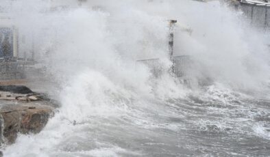 Çanakkale Boğazı ve Adalar’da Fırtına: Gökçeada ve Bozcaada Feribot Seferleri İptal Edildi