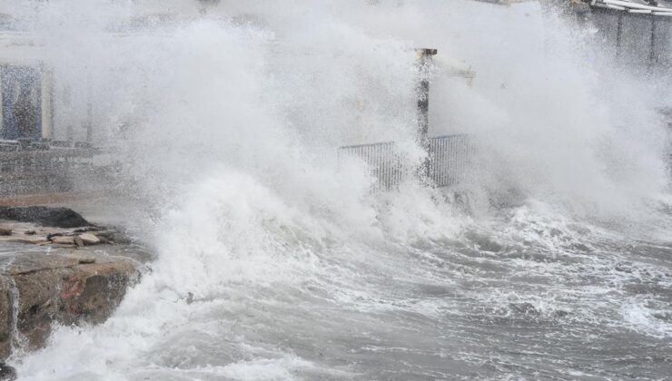 Çanakkale Boğazı ve Adalar’da Fırtına: Gökçeada ve Bozcaada Feribot Seferleri İptal Edildi