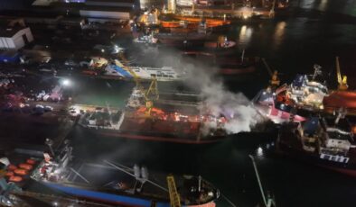 Tuzla’da Kuru Yük Gemisinde Yangın: Evliya Çelebi Mahallesi’nde Dev Yangın!