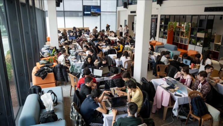 Türkiye’nin İlk Uzay Hackathon’u Başladı: Genç Mucitler Uzay Teknolojileri İçin Yarışıyor