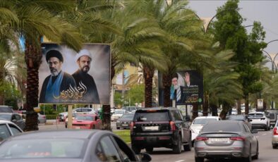 Bağdat Sokakları’nda Dikkat Çeken Posterler: İran Destekli Milis ve Hamaney Yan Yana