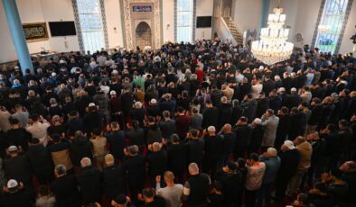Avrupa’da Bayram Coşkusu: Müslümanlar Camilerde Bayram Namazını Eda Etti