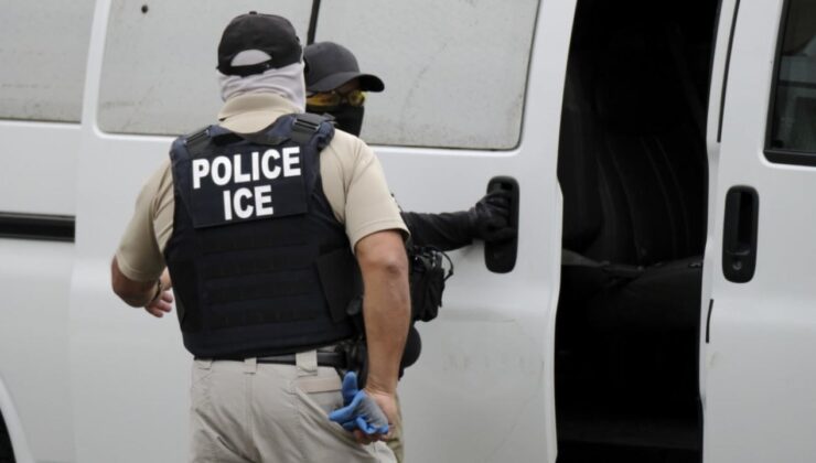 Trump Yönetimi, Kısmi Kapanma Nedeniyle Havalimanlarındaki Personel Krizini Aşmak İçin ICE Görevlilerini Görevlendirdi