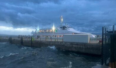 Fırtına ve Yağmur Marmara’yı Vuruyor: Deniz Ulaşımında Sefer İptalleri Yaşanıyor