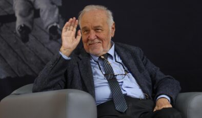 Prof. Dr. İlber Ortaylı Son Yolculuğuna Uğurlanıyor: Galatasaray Üniversitesi ve Fatih Camii’nde Duygusal Törenler