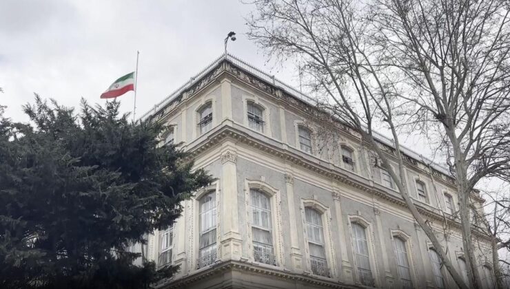 İran’da Yas: Ayetullah Hamaney’in Ölümünün Ardından 40 Gün Ulusal Yas İlan Edildi