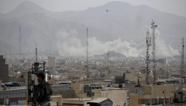 İran’da Yeni Dönem: Geçici Liderlik Konseyi Göreve Başladı, Pezeşkiyan’dan Açıklamalar