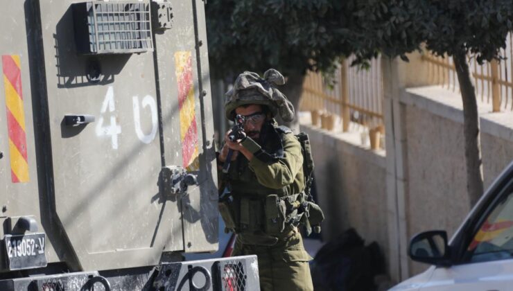 İsrail Askerlerinden El Halil’de Baskın: Filistinli Genç Yaralandı, Gözaltılar Devam Ediyor