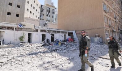 İsrail’e Yönelik Saldırılar Devam Ediyor: Tel Aviv ve Çevresinde Şarapnel Düşmesi, Yaralılar Var