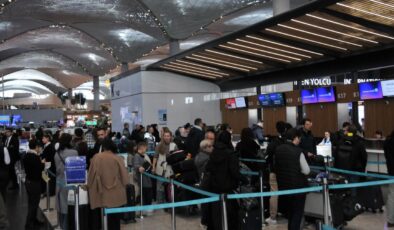 İstanbul Havalimanları Tatil Yoğunluğuna Teslim: Trafik ve Uzun Kuyruklar