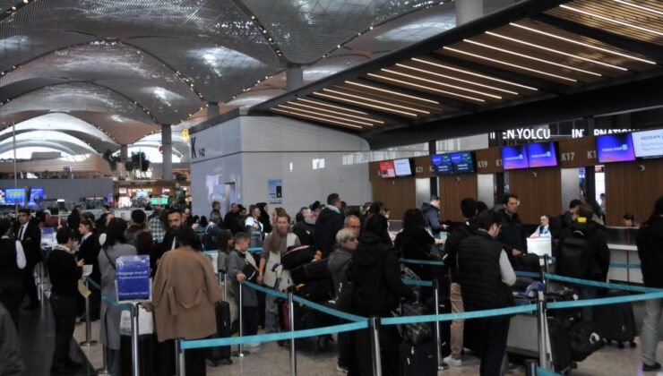 İstanbul Havalimanları Tatil Yoğunluğuna Teslim: Trafik ve Uzun Kuyruklar