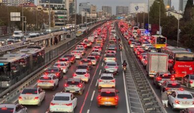 Prof. Dr. İlber Ortaylı’nın Cenaze Töreni Nedeniyle Fatih’te Trafik Düzeni Değişti: Kapanan Yollar ve Alternatif Güzergahlar
